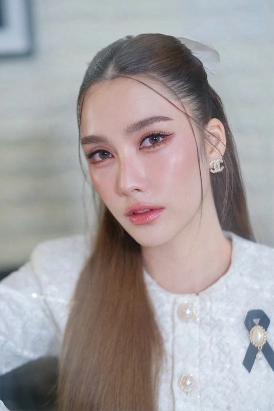 Hana Lewis ช่องทาง 